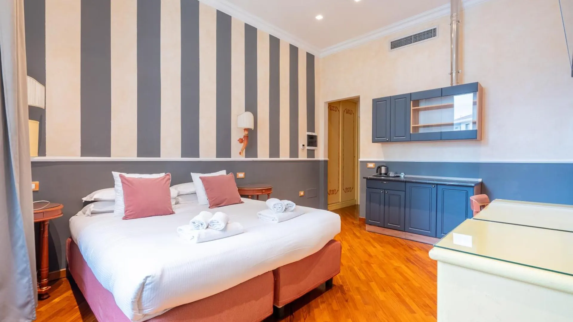 Smn Suites Florence 0*,  Italy