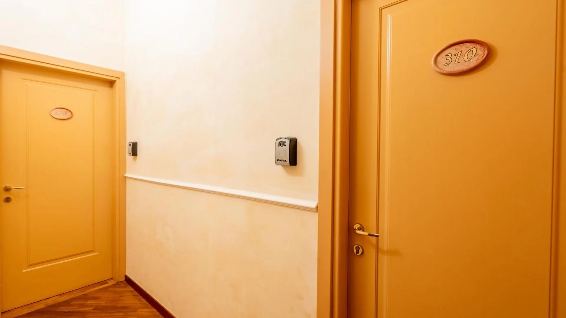 Smn Suites Florence Guest house